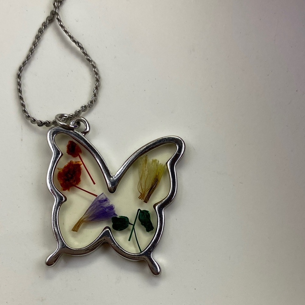 💛 Classic Nickel Silver Dried Flower Butterfly Pendant Necklace - Picture 9 of 9